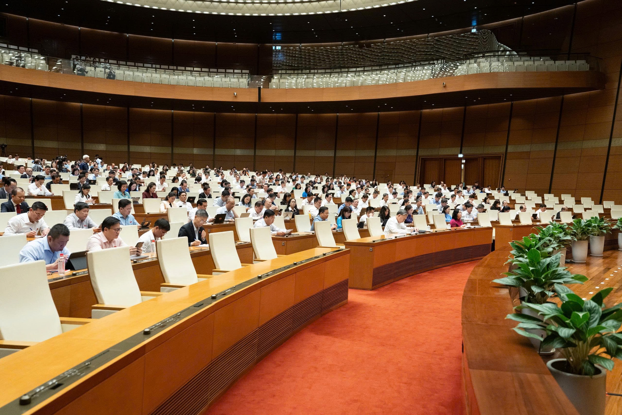 Hình ảnh: Hôm nay, Quốc hội biểu quyết thông qua nhiều nghị quyết quan trọng và bế mạc Kỳ họp thứ Nhất số 5