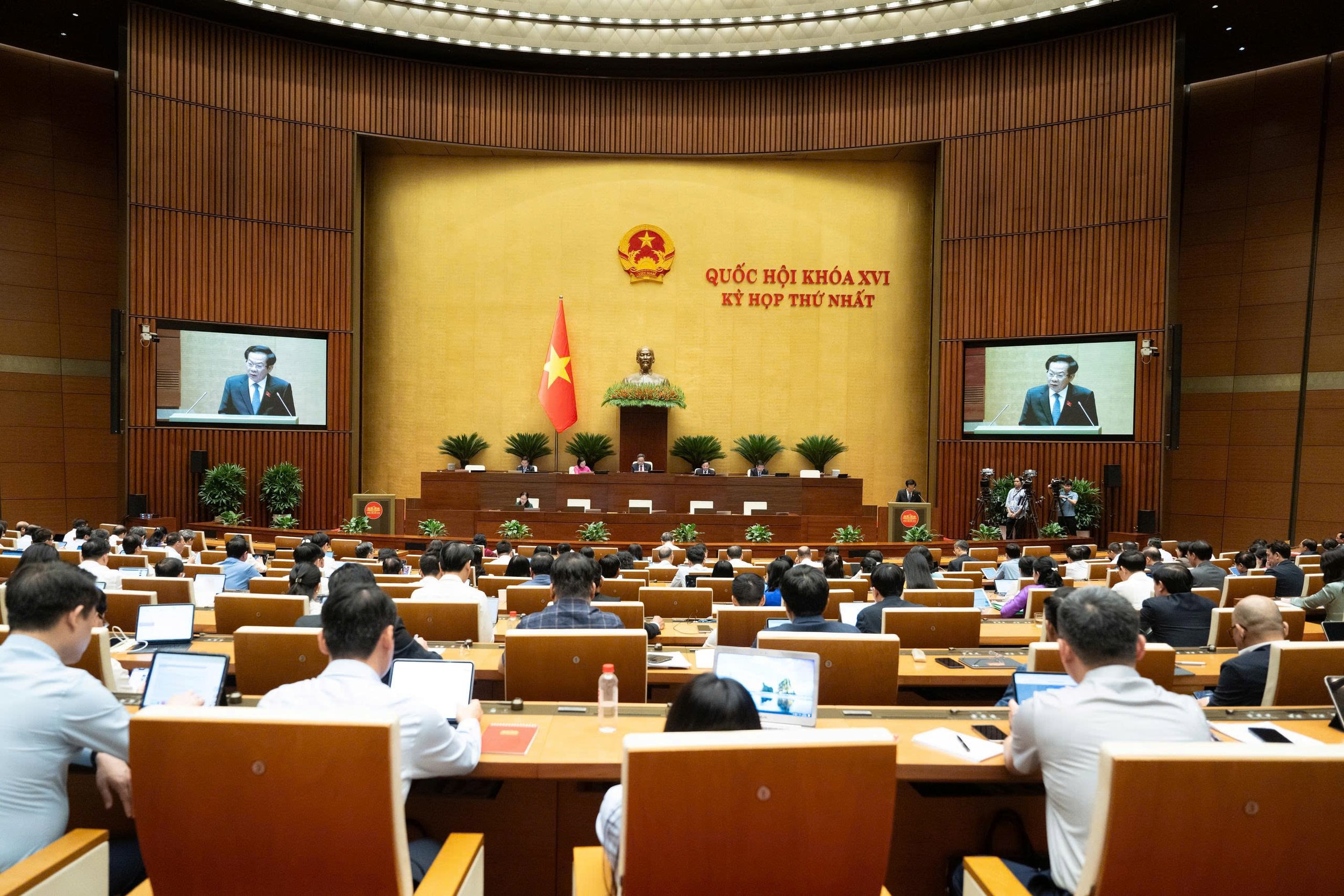 Hình ảnh: Hôm nay, Quốc hội biểu quyết thông qua nhiều nghị quyết quan trọng và bế mạc Kỳ họp thứ Nhất số 2