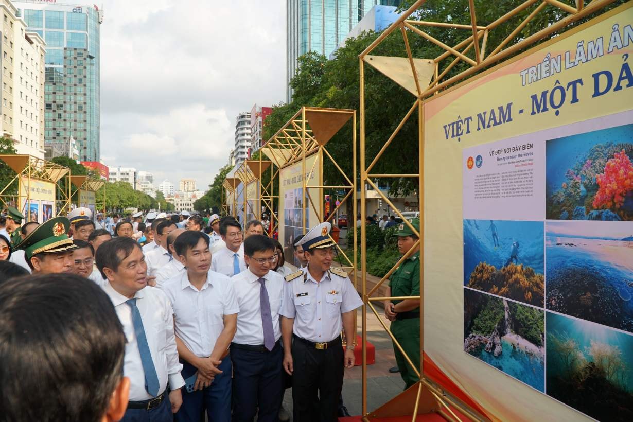 Khai mạc Triển lãm ảnh 'Việt Nam - Một dải non sông' tại Thành phố Hồ Chí Minh