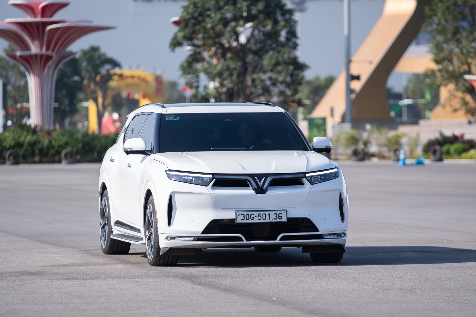 Mẫu xe điện VinFast VF 9 hiện có chế độ bảo hành lên đến 10 năm hoặc 200.000 km - Ảnh: VF