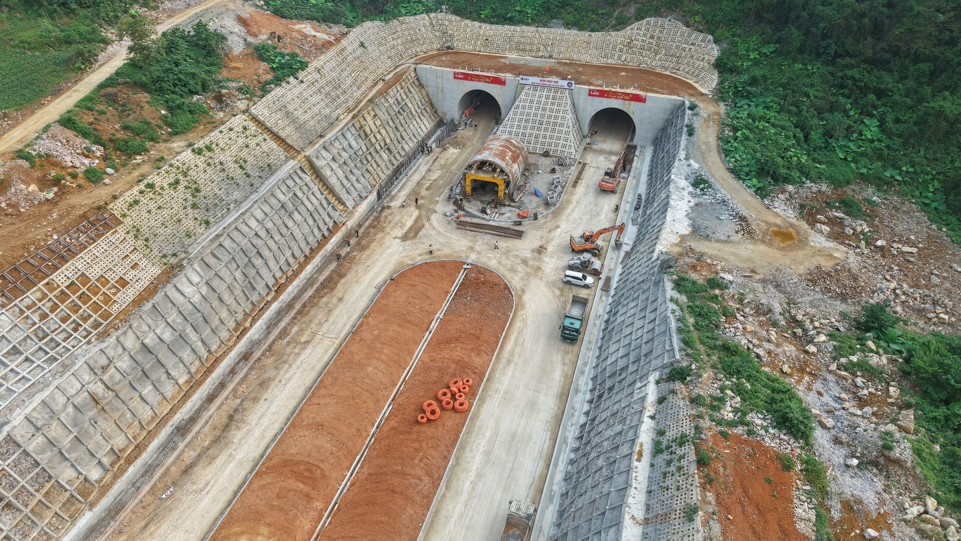 Hầm Thất Khê trên tuyến cao tốc Đồng Đăng - Trà Lĩnh.
