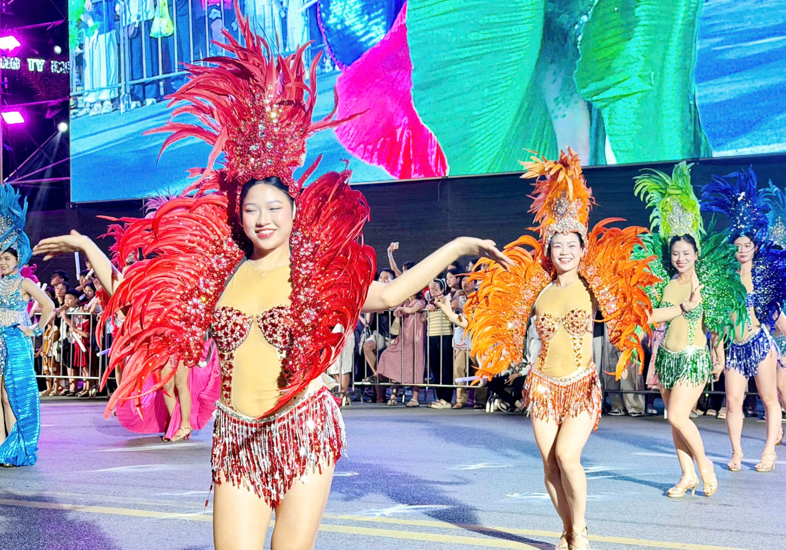 anh-12-carnaval-ha-long-2026.jpg