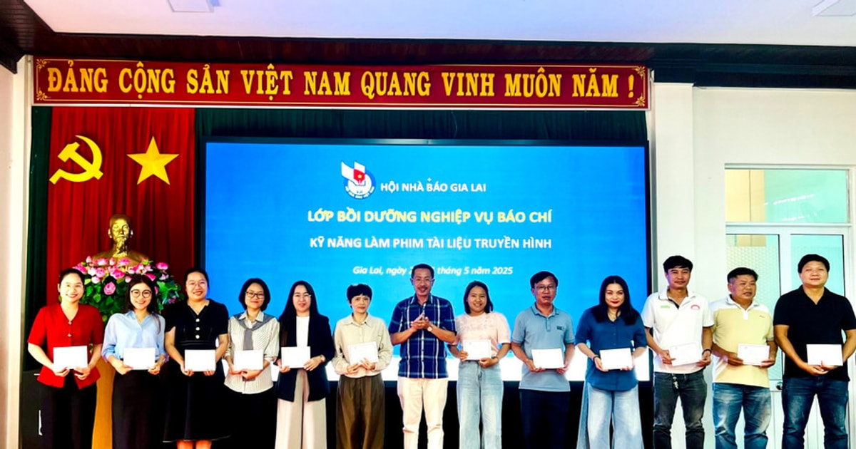 H%e1%bb%99i%20Nh%c3%a0%20b%c3%a1o%20t%e1%bb%89nh%20Gia%20Lai%20trao ...