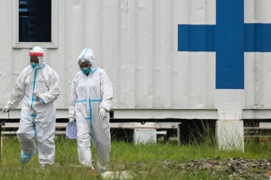 Philippines dỡ phong tỏa COVID-19 ở Manila dù số ca nhiễm cao kỷ lục