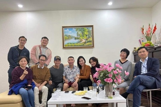 MC Thảo Vân và đồng nghiệp đến thăm NSND Công Lý