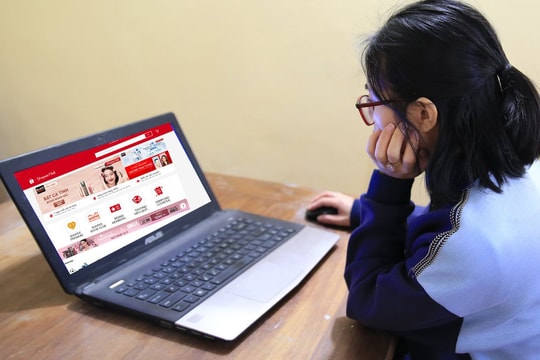 Người lao động dễ dàng mua hàng tại "Chợ tết Công đoàn 2024"  trên Shopee, Tiki...