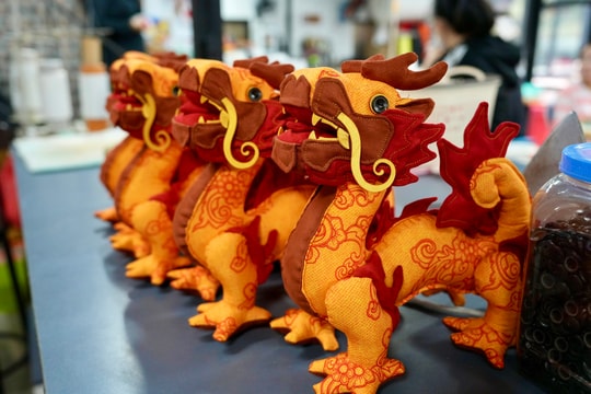 Chiêm ngưỡng thú nhồi bông hình Rồng của những người thợ 'đặc biệt'