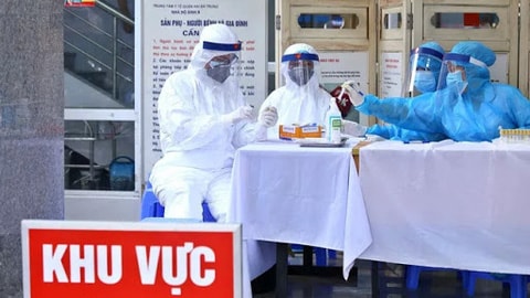 COVID-19 lây lan mạnh, ai cần tiêm vắc xin phòng bệnh?