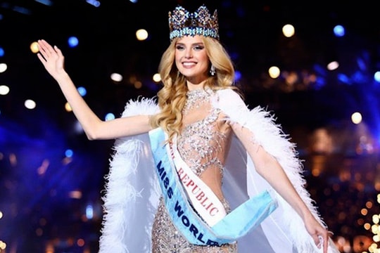 Tân Hoa hậu Thế giới: Nhan sắc tựa búp bê, ứng xử thuyết phục