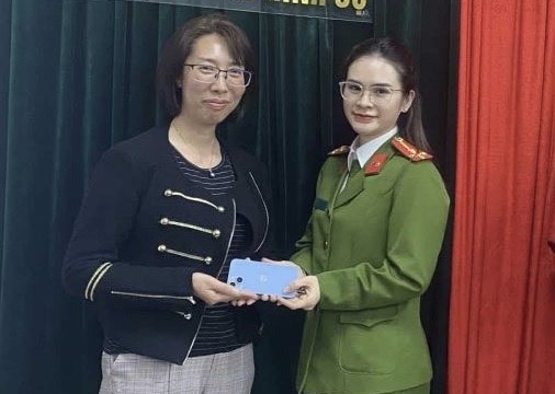 Bắt đối tượng cướp giật tài sản của người nước ngoài trên phố ở Hà Nội