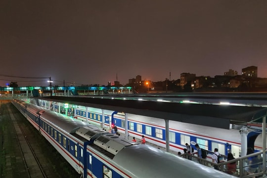 Tổ chức chạy hàng ngày đôi tàu SP1/SP10 trên tuyến Hà Nội - Lào Cai