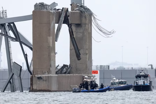 Tìm thấy 2 thi thể dưới sông trong vụ sập cầu ở Baltimore, thiệt hại ước tính hơn 4 tỷ USD