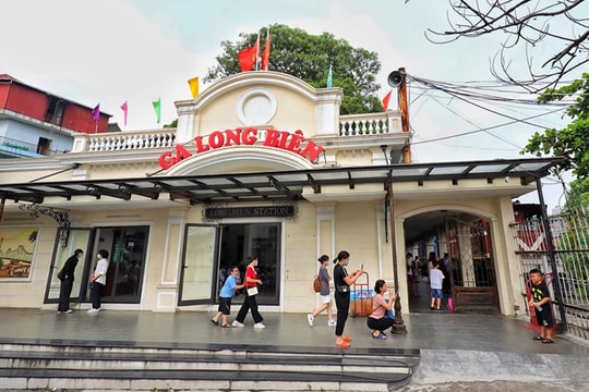 Thêm tàu khách phục vụ người dân đi lại nghỉ lễ 30/4 - 1/5