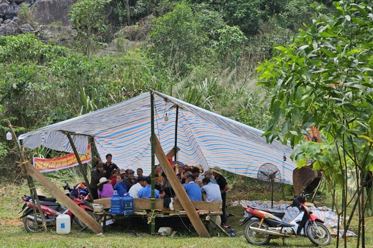 Thanh Hóa: Người dân lập lán phản đối xây dựng bãi tập kết và xử lý rác