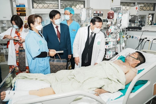 Làm sao để người mắc bệnh nan y không từ bỏ quyền lợi bảo hiểm y tế?