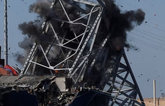 Mỹ cho nổ cây cầu sập Baltimore để dọn dẹp đống đổ nát