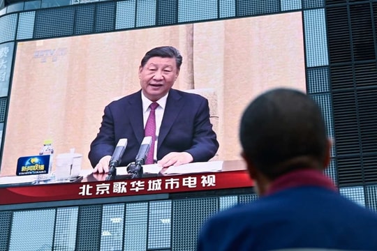 Lãnh đạo Trung Quốc cảnh báo rủi ro kinh tế và kêu gọi kiểm soát xã hội