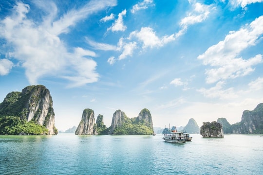 Vịnh Hạ Long - Quần đảo Cát Bà được công nhận là Di sản Địa chất Quốc tế