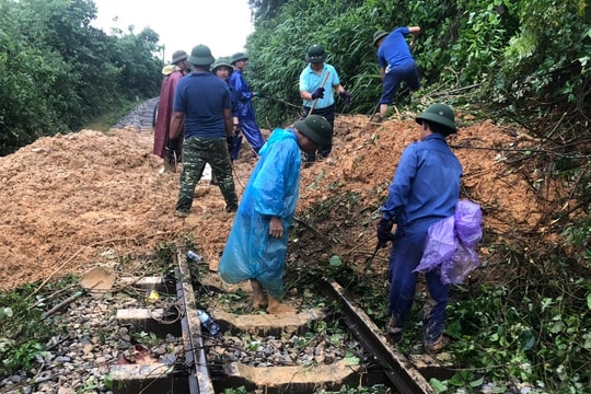 Đường sắt tạm dừng chạy một số đoàn tàu khách do ảnh hưởng của bão YAGI