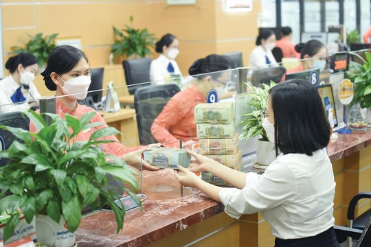 Lượng tiền gửi từ người dân vào hệ thống ngân hàng đạt kỷ lục