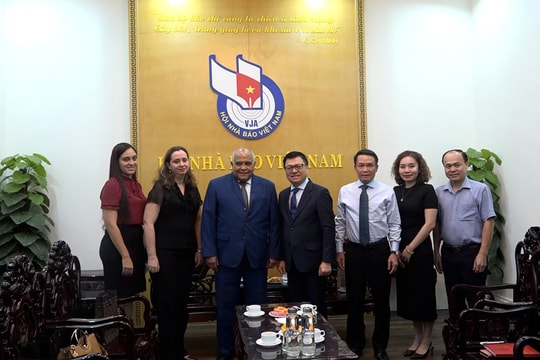 Hội Nhà báo Việt Nam đón tiếp đoàn đại sứ Cuba tại Việt Nam