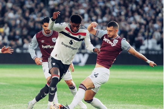 Man Utd thua cay đắng trên sân West Ham