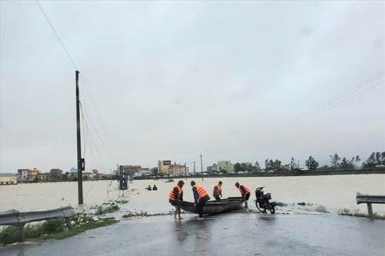 Quảng Bình: Trên 28.300 hộ dân bị ngập sâu trong nước