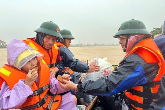 Quảng Bình đảm bảo nhu yếu phẩm cho vùng ngập lụt