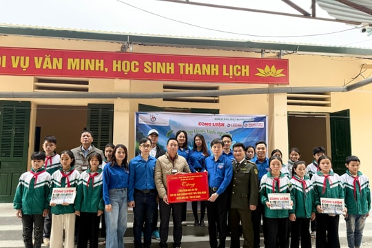 Chi đoàn 1 – Đoàn Thanh niên Cơ quan Trung ương Hội Nhà báo Việt Nam đồng hành cùng trẻ em vùng cao vượt khó