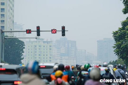 Hà Nội: Bầu trời lại mù mịt, chất lượng không khí được cảnh báo xấu