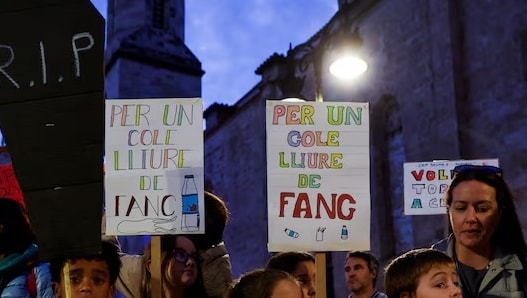 Tây Ban Nha: Giáo viên và học sinh biểu tình đòi đến trường sau trận lũ ở Valencia