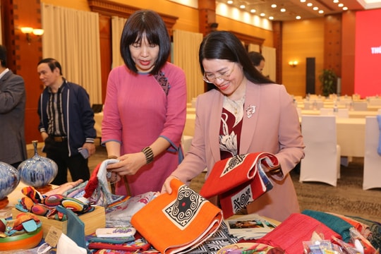 Cơ hội và thách thức của hàng Việt trên nền tảng thương mại điện tử