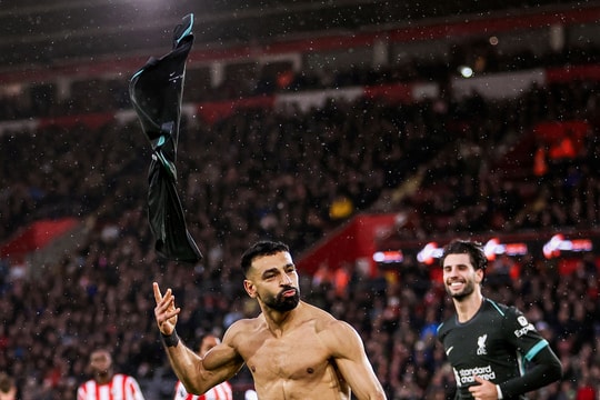 Liverpool thắng kịch tính Southampton, Man Utd rơi điểm trước Ipswich