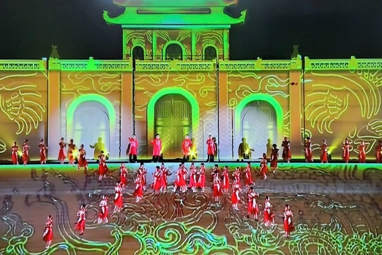 Khai mạc Festival Ninh Bình lần thứ III: Tỏa sáng 'Dòng chảy di sản' giữa lòng Cố đô Hoa Lư