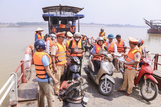 Những đối tượng nào được miễn thu tiền sử dụng phà từ ngày 1/1/2025?