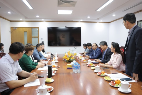 Nhà xuất bản Giáo dục gặp gỡ, trao đổi cùng trung tâm bảo hộ bản quyền Trung Quốc