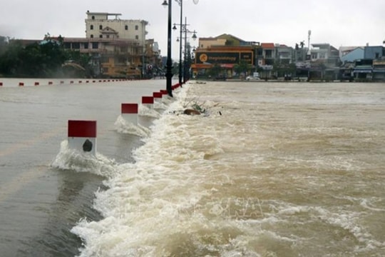 Thừa Thiên Huế cho học sinh nghỉ học do mưa lũ