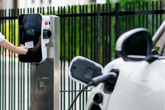 Cuộc khủng hoảng pin đang tấn công ngành xe điện của châu Âu