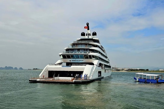 Du thuyền lớn nhất Vịnh Hạ Long được vinh danh là 'Hãng du thuyền xanh tốt nhất thế giới 2024'