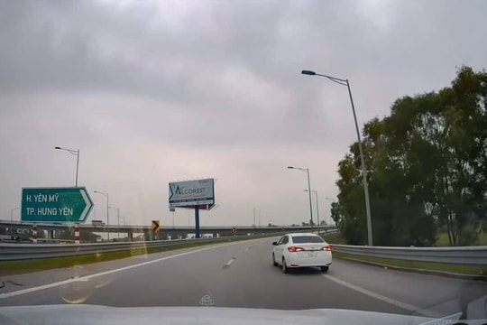 Xử phạt tài xế điều khiển ô tô đi lùi tại lối ra cao tốc