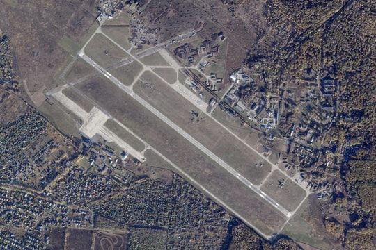 Ukraine tấn công ATACMS vào sân bay, Nga đáp trả dữ dội bằng tên lửa và hàng trăm UAV