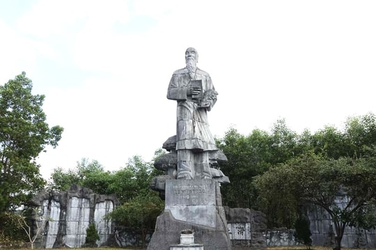 Mộ và Khu lưu niệm Hải Thượng Lãn Ông Lê Hữu Trác được xếp hạng Di tích quốc gia đặc biệt