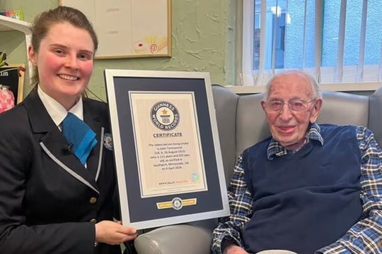 Người đàn ông già nhất thế giới qua đời ở tuổi 112 tại Anh