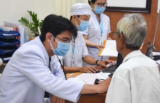 Một số giải pháp nâng cao hiệu quả công tác dư luận xã hội, góp phần triển khai hiệu quả các chính sách y tế