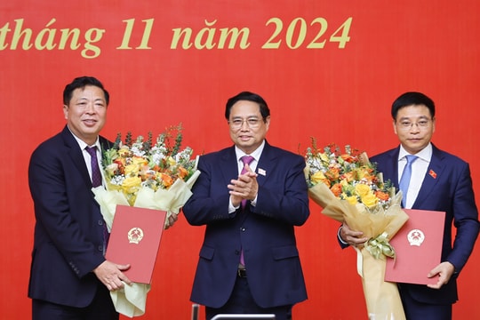 Thủ tướng Chính phủ Phạm Minh Chính trao quyết định bổ nhiệm và giao nhiệm vụ cho 2 tân Bộ trưởng