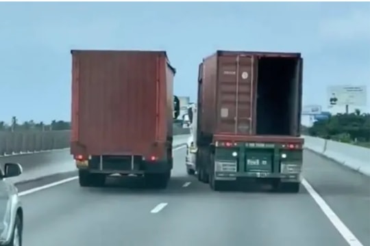 Bắt tạm giam 2 tài xế xe container lạng lách, chèn ép nhau trên cao tốc