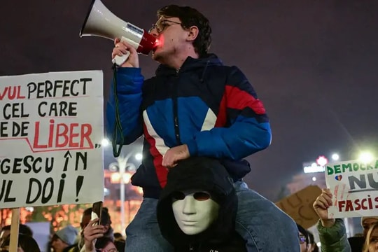 Romania phải kiểm phiếu lại trong cuộc bầu cử đầy chia rẽ