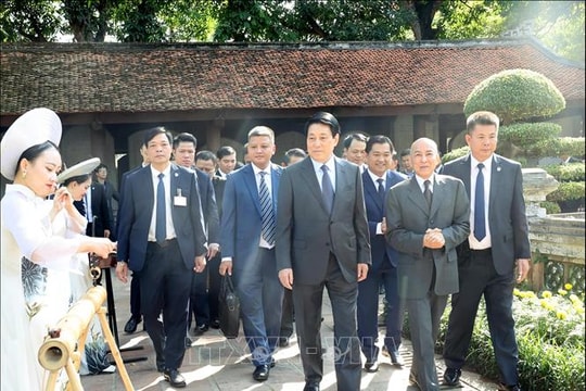 Chủ tịch nước Lương Cường và Quốc vương Campuchia thăm Văn Miếu - Quốc Tử Giám, thưởng thức phẩm trà quý của Việt Nam