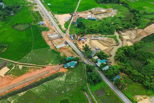 Gỡ vướng mặt bằng phục vụ thi công cao tốc Tuyên Quang - Hà Giang
