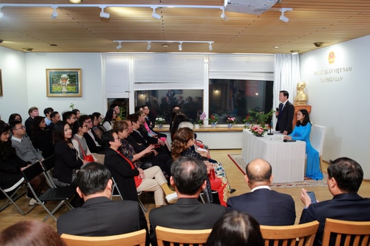 Bà con người Việt tại Phần Lan có thể đóng góp cho công tác xây dựng thể chế của đất nước